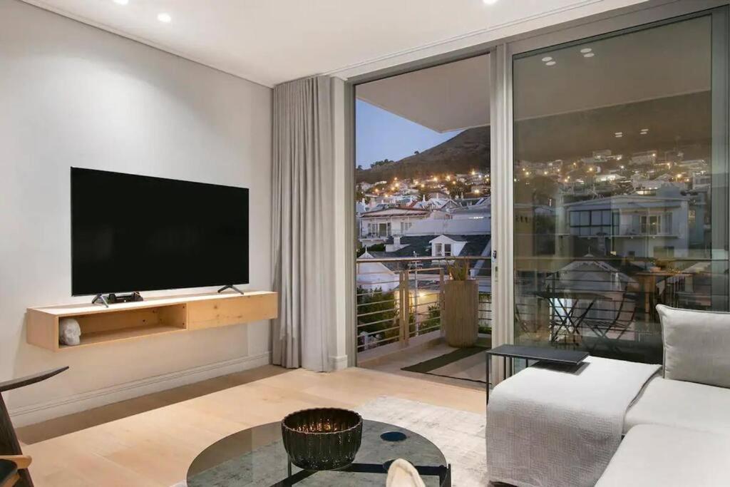 Apartment Greenpoint Hideaway Pool, Balcony, Luxury Living *