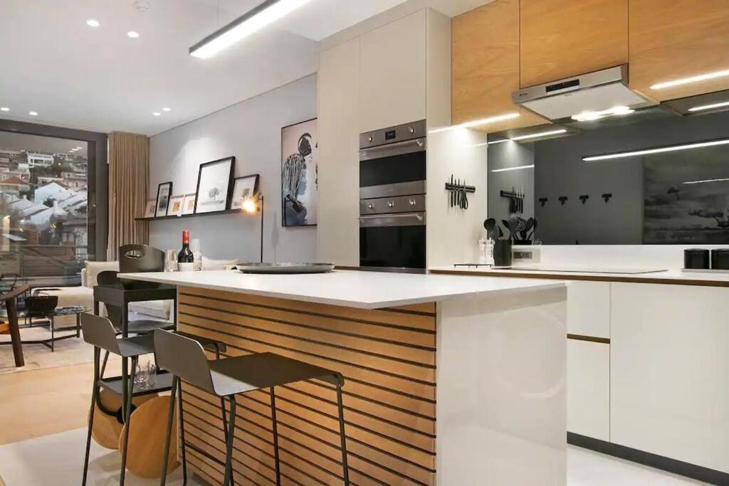 Apartment Greenpoint Hideaway Pool, Balcony, Luxury Living